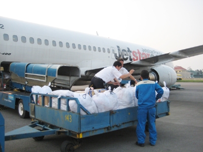Jetstar trở hàng cứu trợ miễn phí cho miền Trung